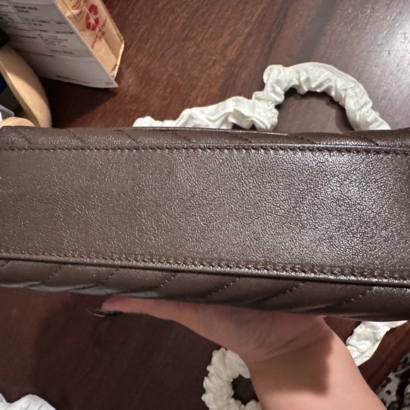 Elegant Brown Quilted Shoulder Bag - Picture 3 of 7